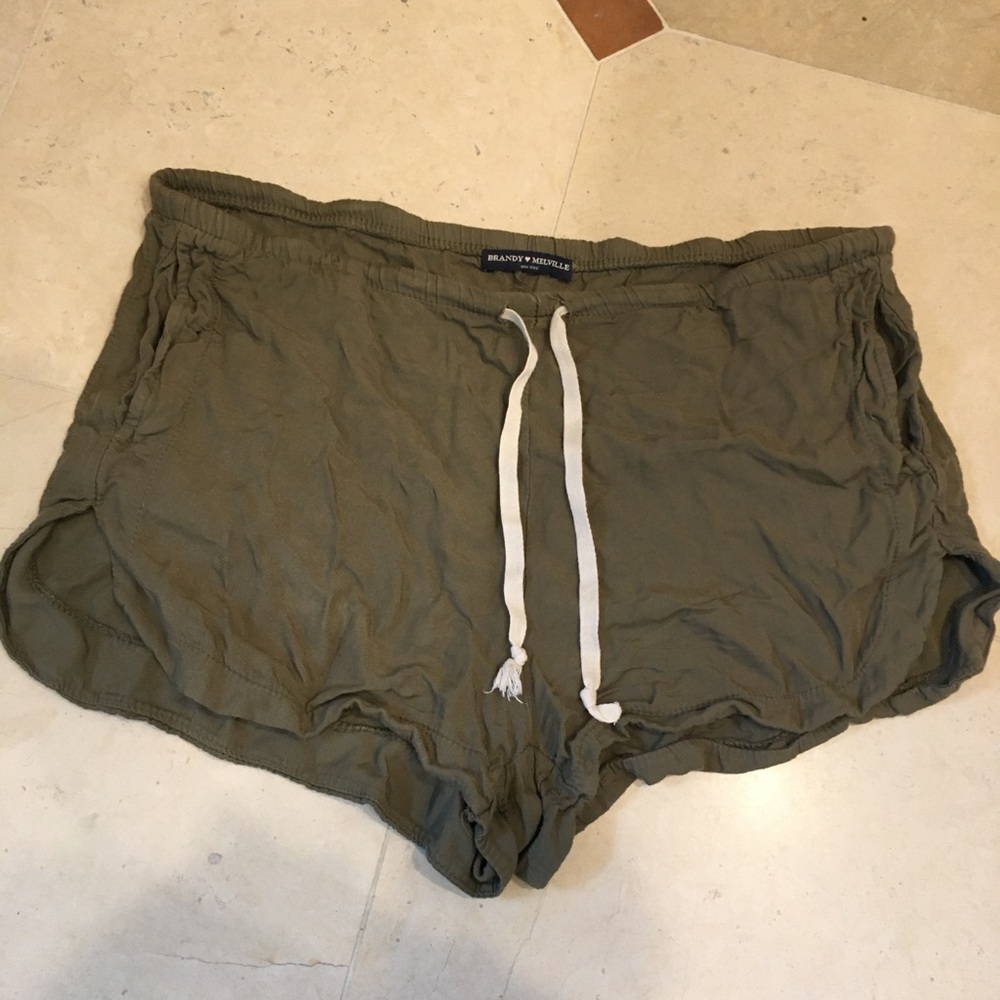 olive green shorts 🌿